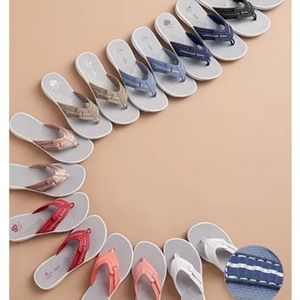 NWT Clarks Cloudsteppers in Navy Blue